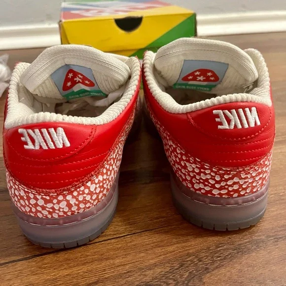 Nike stingwater dunksRed and White Patterned Sneakers Sz 4.5 men 6 women